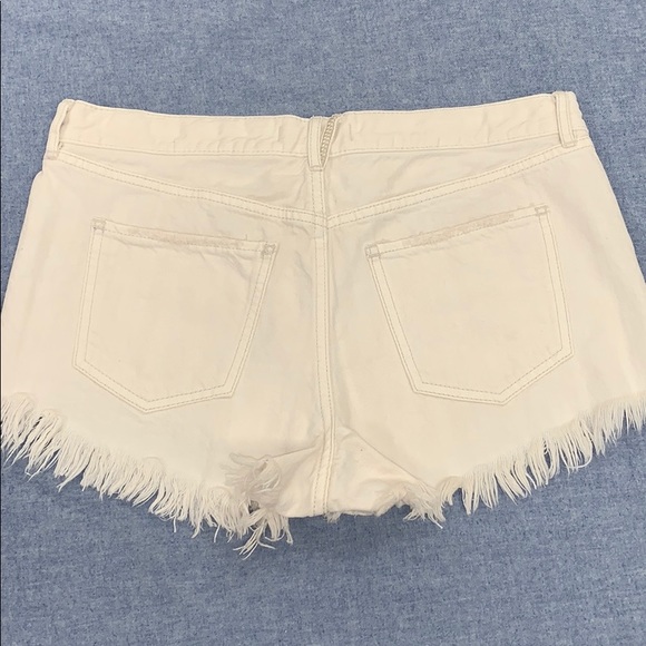 Free People Size 29 denim shorts. Off white color - Picture 2 of 7